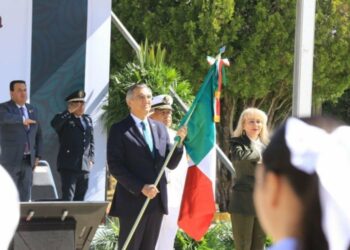Preside gobernador Américo Villarreal ceremonia del Día de la Bandera