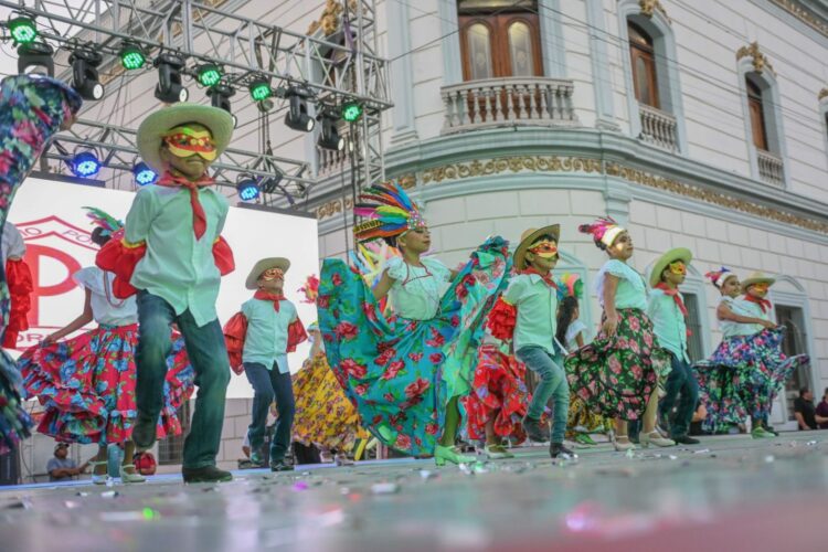 Carnaval familiar reúne a más de 5 mil personas en Victoria | Foto: Cortesía