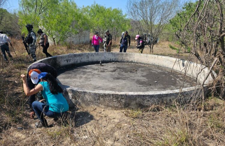 Labores de recorrido de un predio de funeraria en Reynosa, Tamaulipas. Foto de Colectivo Amor por los Desaparecidos Tamaulipas