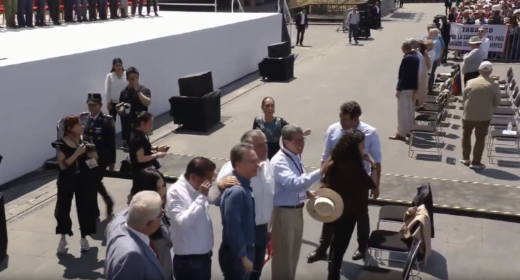 Adán Augusto, Monreal, Velasco y Alcalde frecen disculpas después de ignorar a la presidenta Claudia Sheinbaum. Foto tomada de video