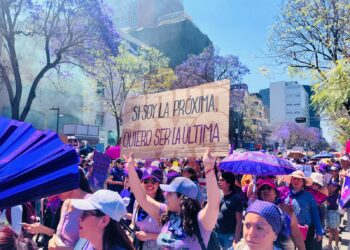 Primera marcha de 8M en la era Sheinbaum reúne a más 200 mil mujeres en Ciudad de México. Foto de Tania Villanueva