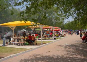 Celebran Pascua cientos de familias Neolaredenses en Espacios Públicos Dignos