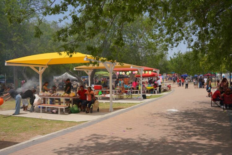 Celebran Pascua cientos de familias Neolaredenses en Espacios Públicos Dignos