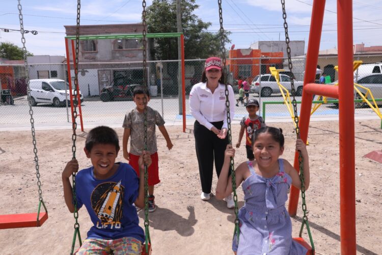 Presidenta Municipal Carmen Lilia Canturosas entrega rehabilitación de plaza en la colonia Villas de San Miguel