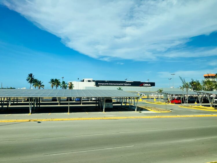 Vuelo de Aeroméxico aterriza de emergencia en Tampico. Foto de Tania Villanueva/ EnUn2x3