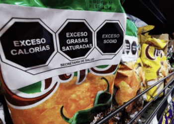 Empresas que se opusieron al etiquetado ahora “se alían” con la SEP. Foto de web