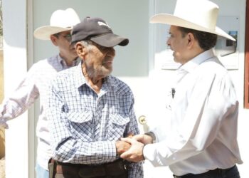 Entrega ayuntamiento vivienda digna a adulto mayor en ejido La Presa