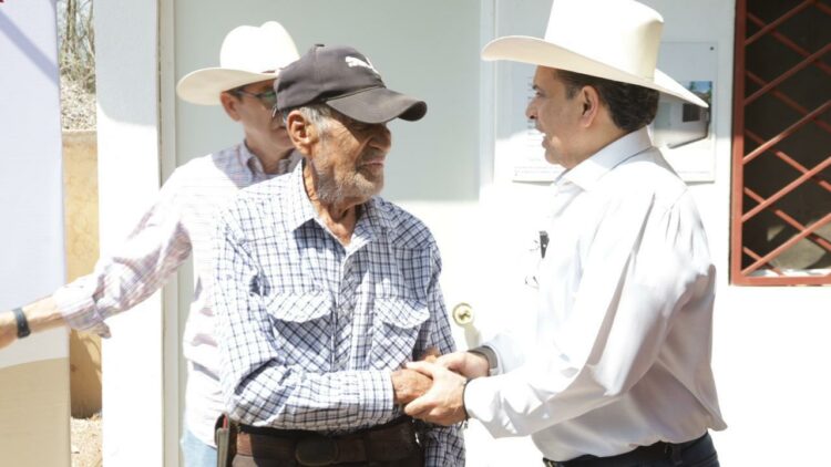 Entrega ayuntamiento vivienda digna a adulto mayor en ejido La Presa