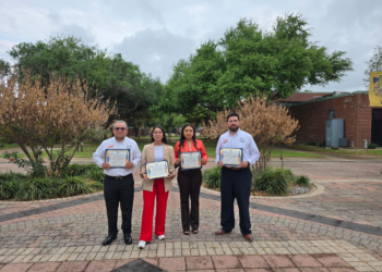 Estudiantes de la UAT destacan en simposio de educación en el South Texas College