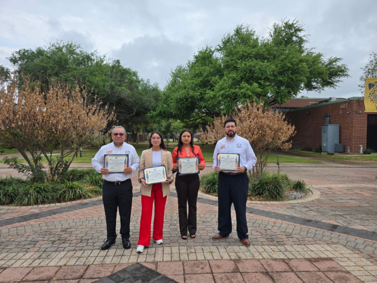 Estudiantes de la UAT destacan en simposio de educación en el South Texas College