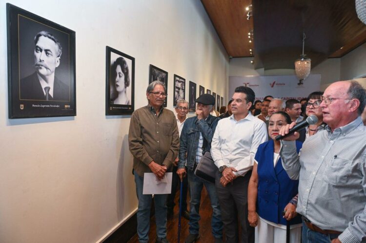 Inauguran en Victoria exposición fotográfica del Bicentenario