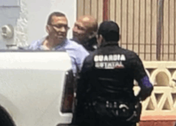 Investigan a policías que detuvieron a delegado del IMSS. Foto de redes