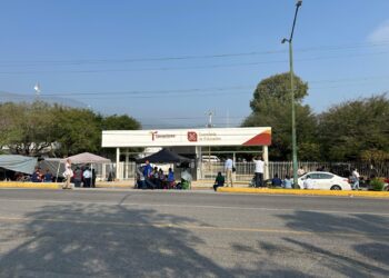 Profesores del SNTE toman instalaciones de la SET | Foto : Josué Escamilla