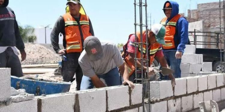 Repatriados buscan empleo en sector de la construcción en Tamaulipas