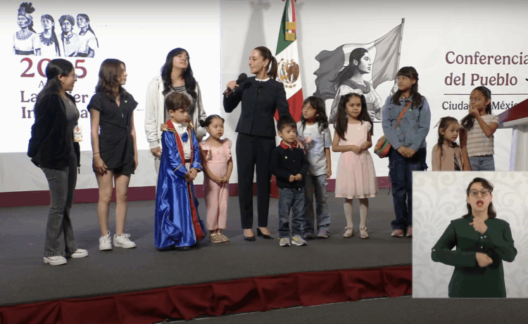 "Son el presente": Sheinbaum reconoce a niños y niñas. Foto tomada de video