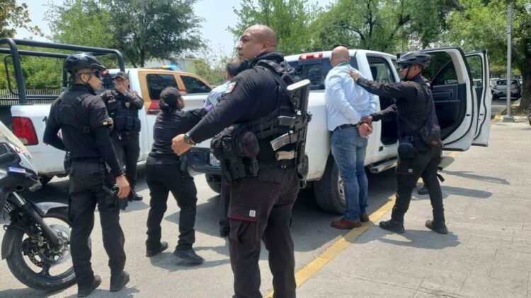 Detención del titular del IMSS Tamaulipas en Ciudad Victoria. Foto de X @ElStandardDeTam