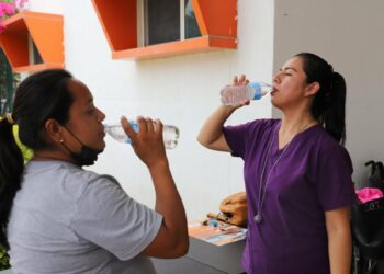 Recomiendan a la población tomar medidas ante próximas olas de calor. Foto de Secretaría de Salud