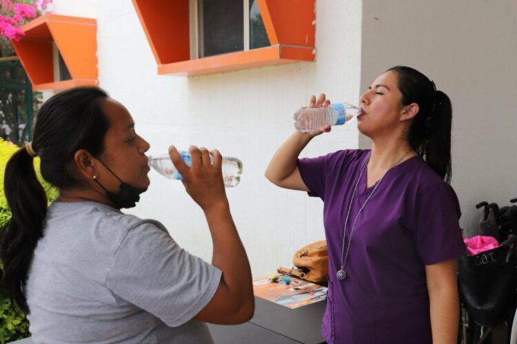 Recomiendan a la población tomar medidas ante próximas olas de calor. Foto de Secretaría de Salud