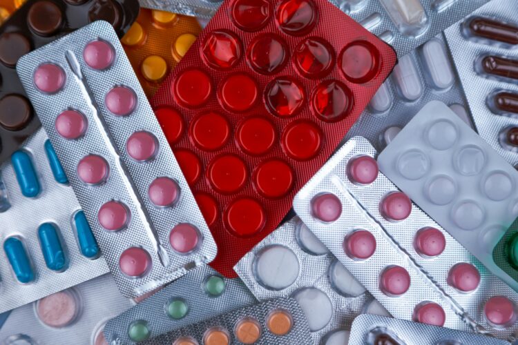 Gobierno inhabilita a empresa por incumplimiento en venta de medicamentos; investiga a 16 más. Foto de Volodymyr Hryshchenko para Unsplash