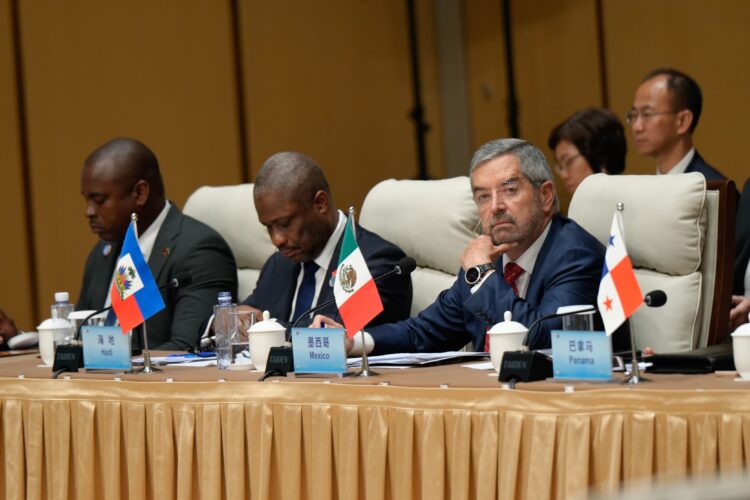 Canciller Juan Ramón de la Fuente en el Foro China-CELAC