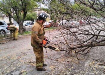 Activa Municipio operativo de limpieza de drenes y vialidades en la ciudad