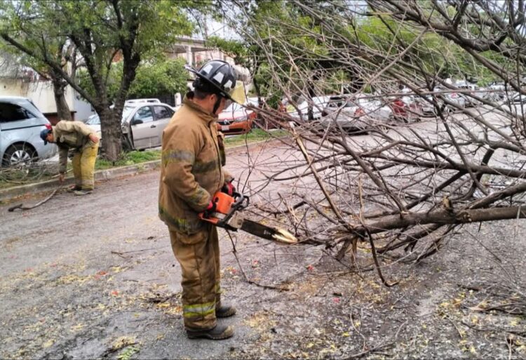 Activa Municipio operativo de limpieza de drenes y vialidades en la ciudad