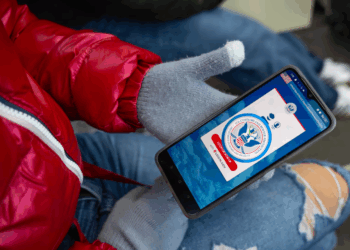 EE.UU. ofrece mil dólares y vuelo a migrantes que se autodeporten