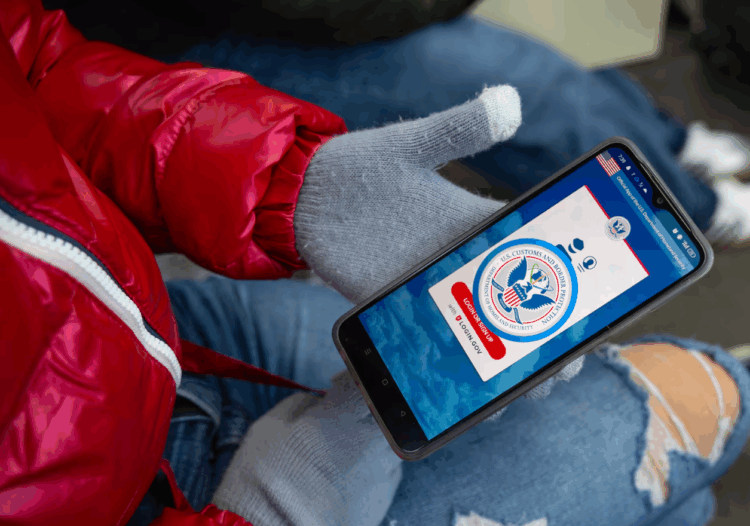 EE.UU. ofrece mil dólares y vuelo a migrantes que se autodeporten