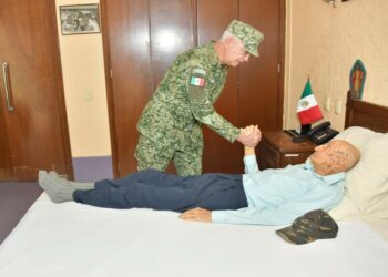 El domingo 4 de mayo falleció César Maximiliano Gutiérrez Marín, el héroe y veterano de la Fuerza Aérea Mexicana y último sobreviviente del Escuadrón 201, unidad que participó en la Segunda Guerra Mundial. Foto de Defensa