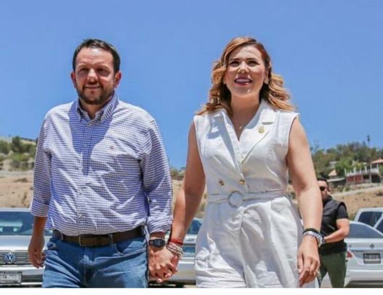 Revocan visa a gobernadora de Baja California y su esposo. Foto de Facebook