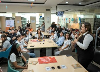 Egresados y estudiantes de la UAT comparten experiencias de la práctica profesional