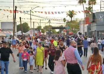 Neolaredenses celebran a lo grande su 177 aniversario con música, sabor y unión familiar