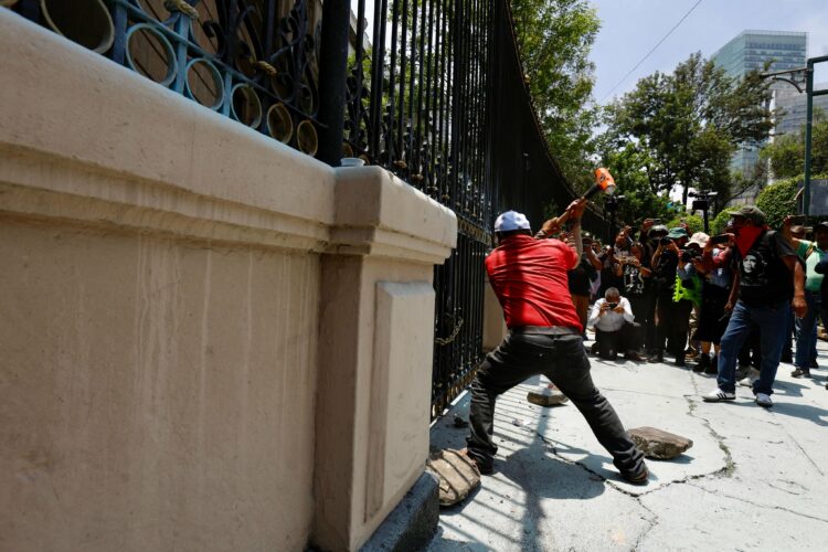 Protestas de CNTE en Segob | Foto: Germán Canseco / La Jornada