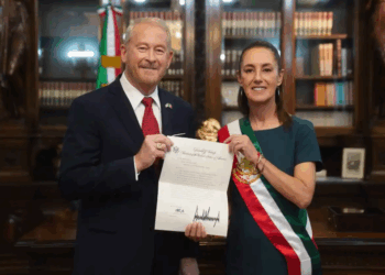 Embajador Ronald Johnson y Sheinbaum