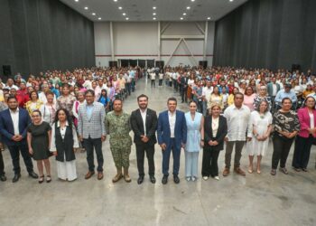 Reciben 163 estudiantes victorenses medalla Guadalupe Victoria