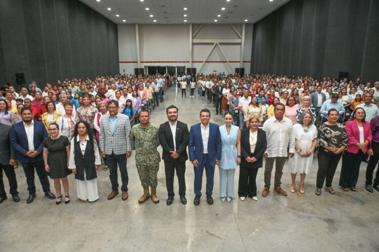 Reciben 163 estudiantes victorenses medalla Guadalupe Victoria