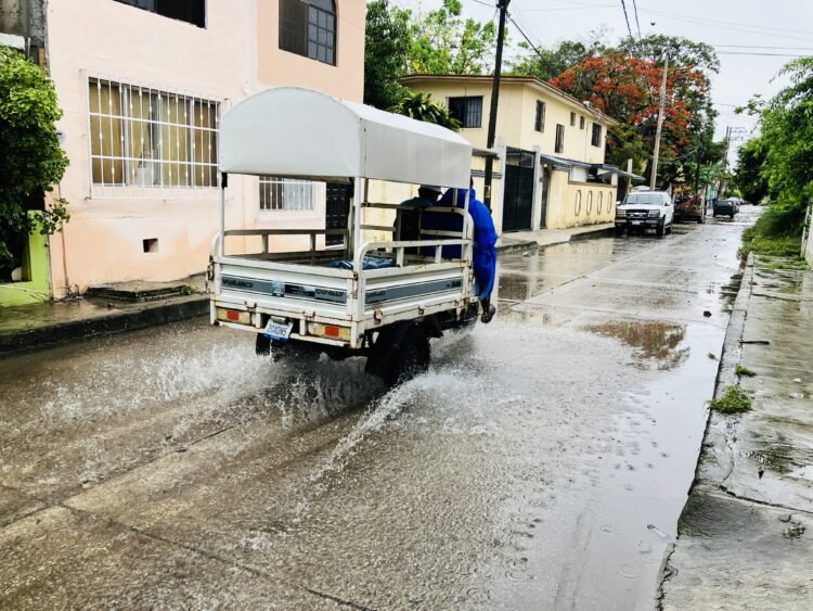 Saldo blanco por paso de Barry en el sur de Tamaulipas; detectan inundaciones en tres colonias. Foto de Tania Villanueva/EnUn2x3