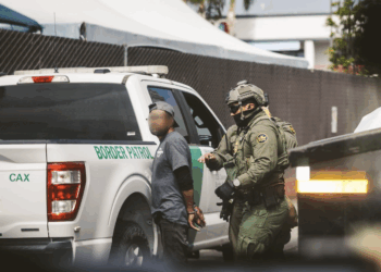 Refuerzan coordinación en los dos Laredos por redadas de ICE. Foto de CBP