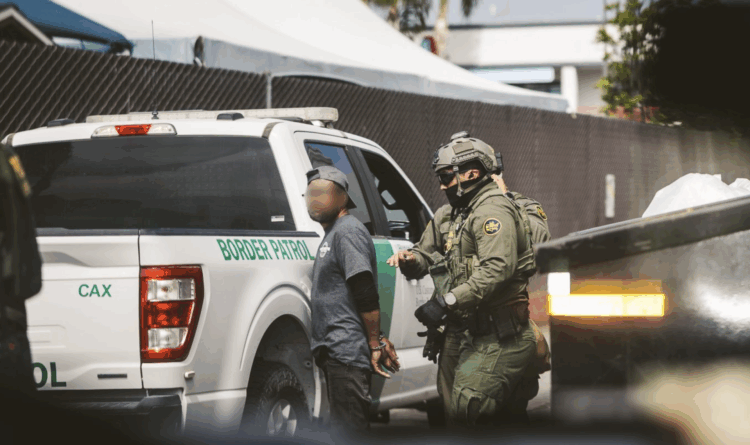 Refuerzan coordinación en los dos Laredos por redadas de ICE. Foto de CBP