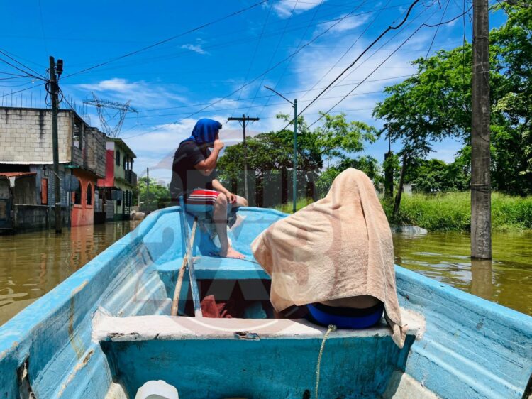 La vida desde el agua en La Moscú. Foto de Tania Villanueva/EnUn2x3