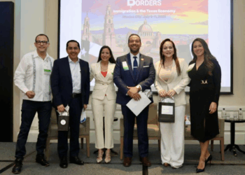 Participa Carmen Lilia Canturosas en foro binacional sobre economía y migración