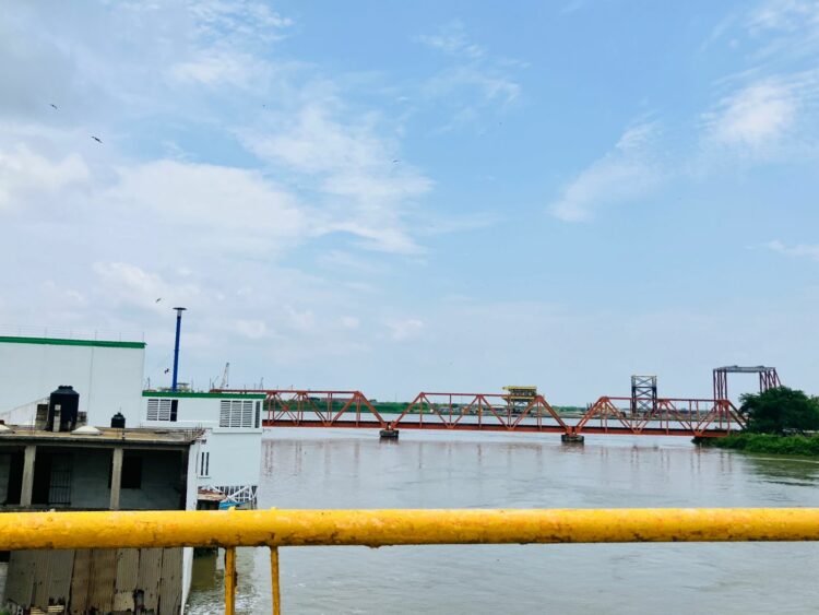 Crearán semáforo de alerta ante llegada de creciente al río Tamesí en el sur de Tamaulipas. Foto de Tania Villanueva/EnUn2x3