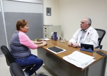 Atienden Famarcias UNE a Ciudadanía en periodo vacacional