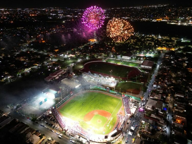 Emotiva noche de Béisbol une a Nuevo Laredo en el juego del 177 aniversario