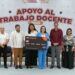 Entrega Carmen Lilia Canturosas más de 4 mil bonos a docentes. Foto de Facebook