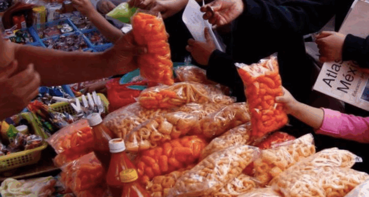 Comida chatarra en escuela