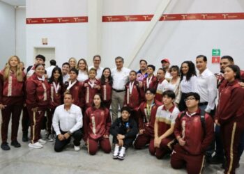 Américo reconoce a deportistas y jóvenes tamaulipecos