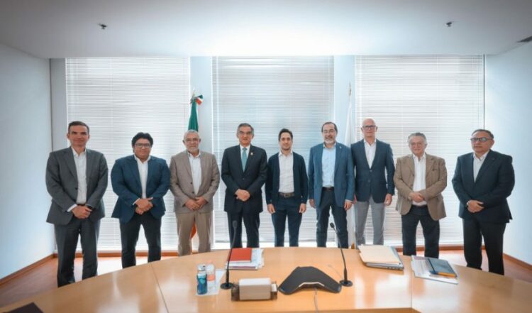 Gestiona gobernador de Tamaulipas, con Banobras, recursos para carreteras, puentes y Puerto del Norte