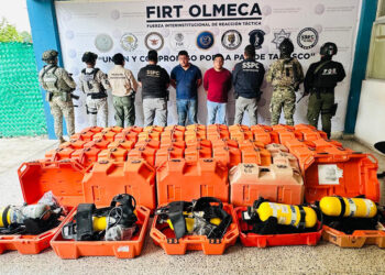 Aseguran a dos por robo en plataforma. Foto: FGE Tabasco