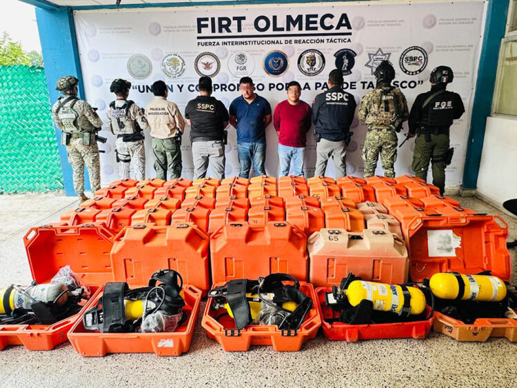 Aseguran a dos por robo en plataforma. Foto: FGE Tabasco